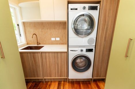 Photo of property in 71 Seatoun Heights Road, Seatoun, Wellington, 6022