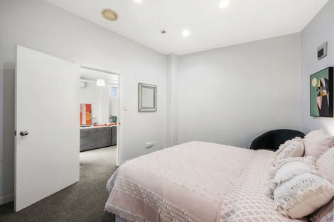 Photo of property in Endeavour Apartments, 18/125u Thorndon Quay, Pipitea, Wellington, 6011