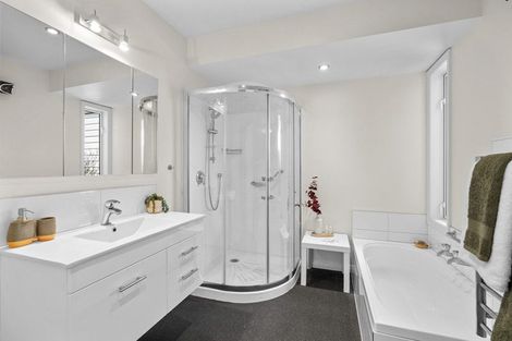 Photo of property in 96 Moncks Spur Road, Redcliffs, Christchurch, 8081