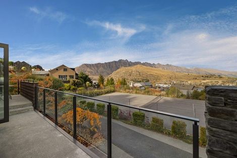Photo of property in 1 Goldleaf Hill, Queenstown, 9300