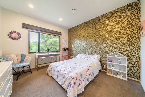 Photo of property in 8a Kiriwai Road, Paremata, Porirua, 5024
