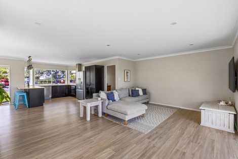 Photo of property in 33 Maygrove Drive, Orewa, 0931