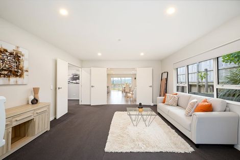 Photo of property in 220 Forest Hill Road, Waiatarua, Auckland, 0612