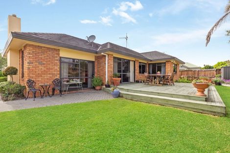 Photo of property in 13 Chesterfield Place, Rototuna, Hamilton, 3210