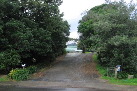 Photo of property in 16 Iti Grove, Waikanae, 5036