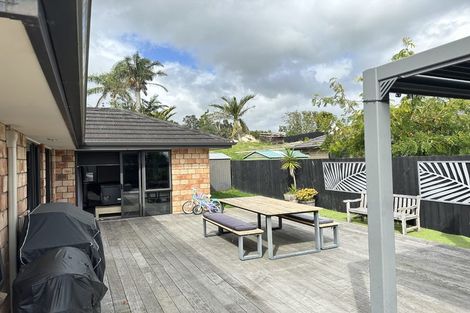 Photo of property in 13 Ripple Grove, Waiuku, 2123