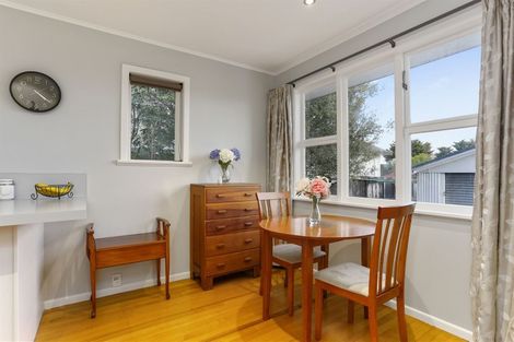 Photo of property in 2 Hughes Terrace, Te Atatu Peninsula, Auckland, 0610