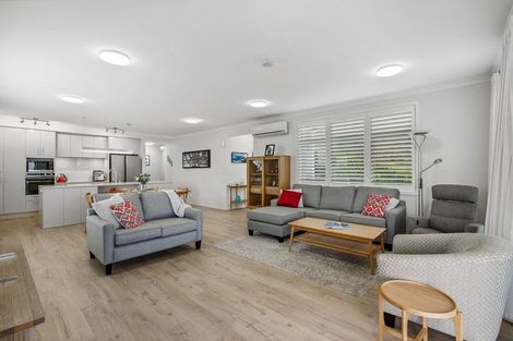 Photo of property in 1 Ocean View Terrace, Orewa, 0931