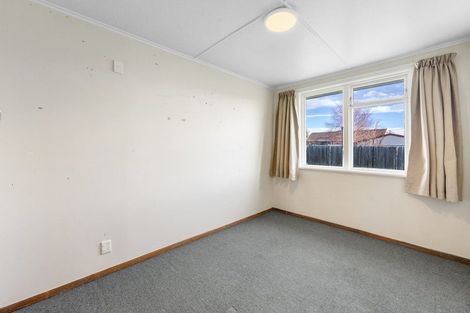 Photo of property in 23 Lambeth Crescent, Northcote, Christchurch, 8052