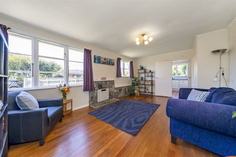 Photo of property in 2 Robertson Street, Elderslea, Upper Hutt, 5018