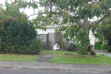 Photo of property in 18 Edgeworth Road, Glenfield, Auckland, 0629