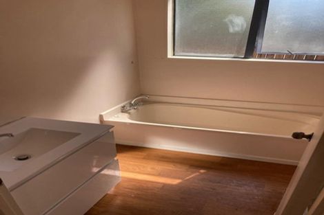 Photo of property in 10 Loughanure Place, Massey, Auckland, 0614