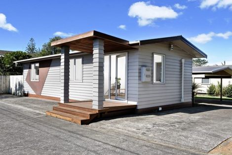 Photo of property in 93 Hobsonville Road, West Harbour, Auckland, 0618