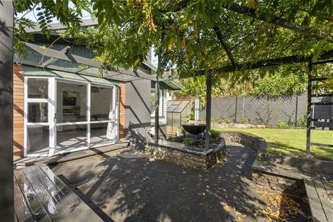 Photo of property in 10 Whitby Place, Westown, New Plymouth, 4310