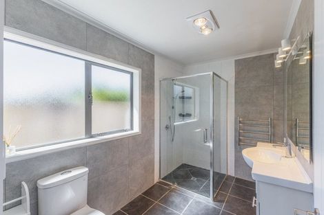 Photo of property in 70 Farringdon Avenue, Rototuna North, Hamilton, 3210