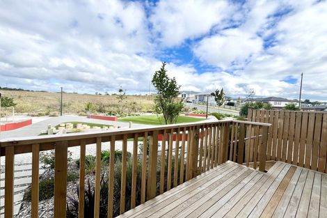 Photo of property in 11 Heketara Way, Massey, Auckland, 0614