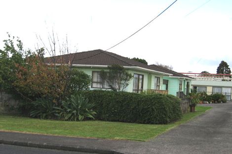 Photo of property in 9 Rewarewa Road, Te Atatu Peninsula, Auckland, 0610
