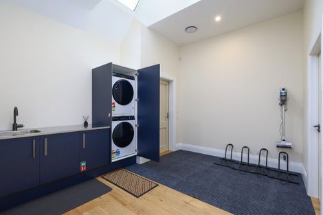 Photo of property in 319 Hardy Street, Nelson, 7010