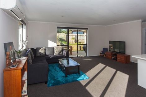 Photo of property in 8 Karika Place, Massey, Auckland, 0614