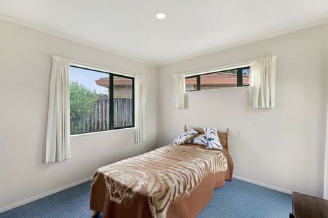 Photo of property in 18 Liddesdale Place, Papakura, 2110