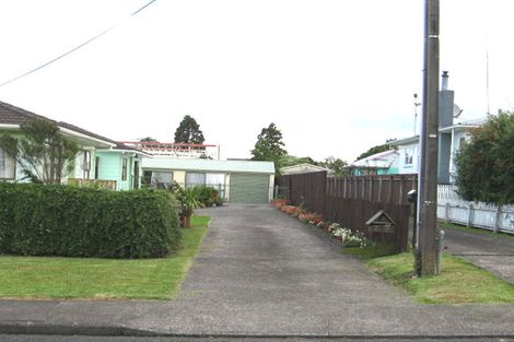 Photo of property in 9 Rewarewa Road, Te Atatu Peninsula, Auckland, 0610