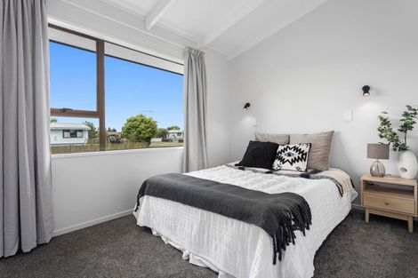 Photo of property in 1 Edgewater Grove, Whakatane, 3120