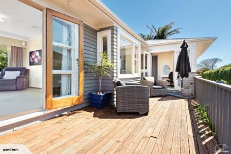 Photo of property in 90 Gloria Avenue, Te Atatu Peninsula, Auckland, 0610