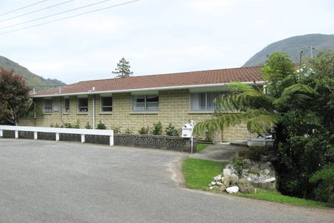 Photo of property in 127 Wellington Street, Picton, 7220