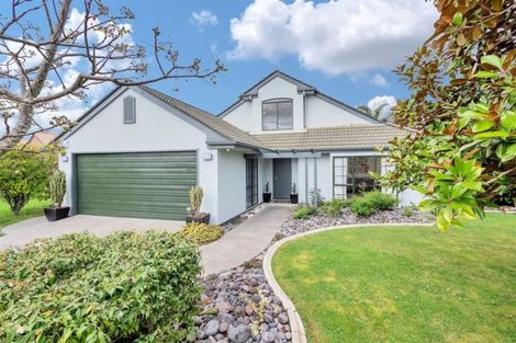 Photo of property in 16 Graven Court, Henderson, Auckland, 0612