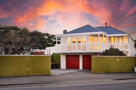 Photo of property in 110 Lyall Parade, Lyall Bay, Wellington, 6022