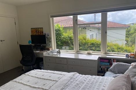 Photo of property in 11 Randwick Road, Northland, Wellington, 6012