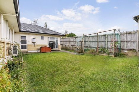 Photo of property in 24 Corta Bella Place, Golflands, Auckland, 2013