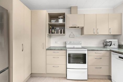 Photo of property in 6 Domain Road, Waipawa, 4210