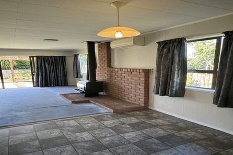 Photo of property in 2/751 Swanson Road, Swanson, Auckland, 0612