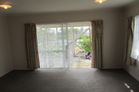 Photo of property in 3 Kaumatua Place, Te Atatu Peninsula, Auckland, 0610