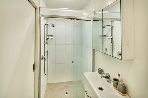 Photo of property in Las Olas De Cuba, 2/35 Torrens Terrace, Mount Cook, Wellington, 6011