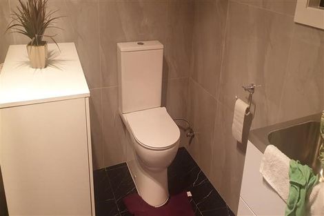 Photo of property in 5 Fernhaven Place, Massey, Auckland, 0614