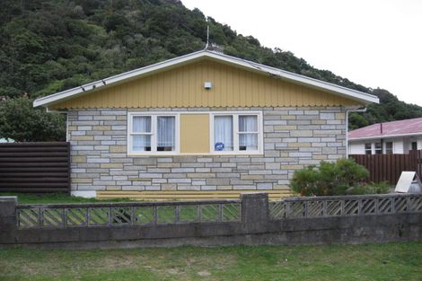 Photo of property in 60 Lees Grove, Wainuiomata, Lower Hutt, 5014