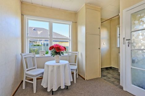 Photo of property in 210a Grove Road, Mayfair, Hastings, 4122