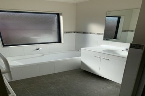 Photo of property in 42 Mandalay Place, Waiuku, 2123