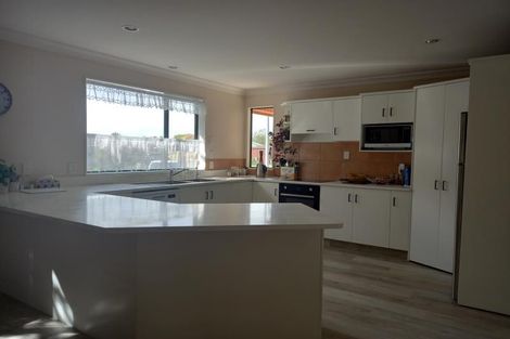 Photo of property in 2 Orsino Place, Stratford, 4332