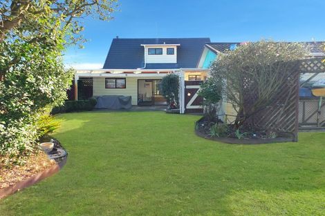 Photo of property in 38 Hennessy Street East, Foxton Beach, Foxton, 4815