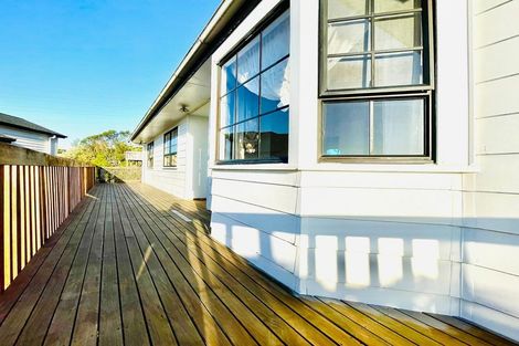 Photo of property in 19 Santiago Crescent, Unsworth Heights, Auckland, 0632