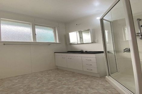Photo of property in 62 Royal View Road, Te Atatu South, Auckland, 0610