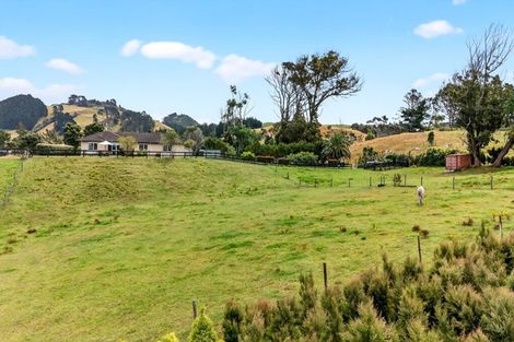 Photo of property in 1014 South Head Road, South Head, Helensville, 0874