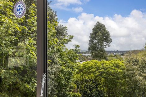 Photo of property in 79 Queens Road, Glen Avon, New Plymouth, 4312