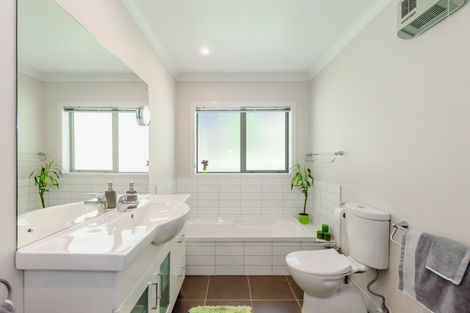 Photo of property in 11b Poneke Drive, Waikanae, 5036