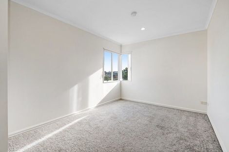 Photo of property in 31 Black Teal Close, Unsworth Heights, Auckland, 0632