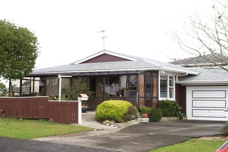 Photo of property in 2 Reydon Place, Cockle Bay, Auckland, 2014