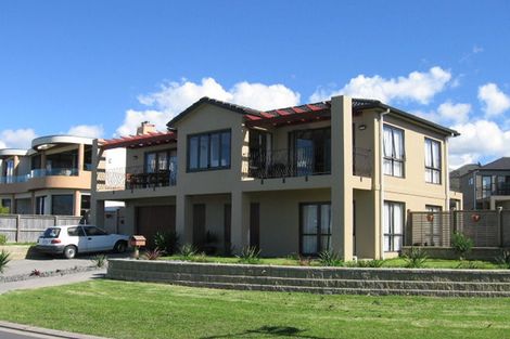 Photo of property in 9 Riverstone Road, Te Atatu Peninsula, Auckland, 0610